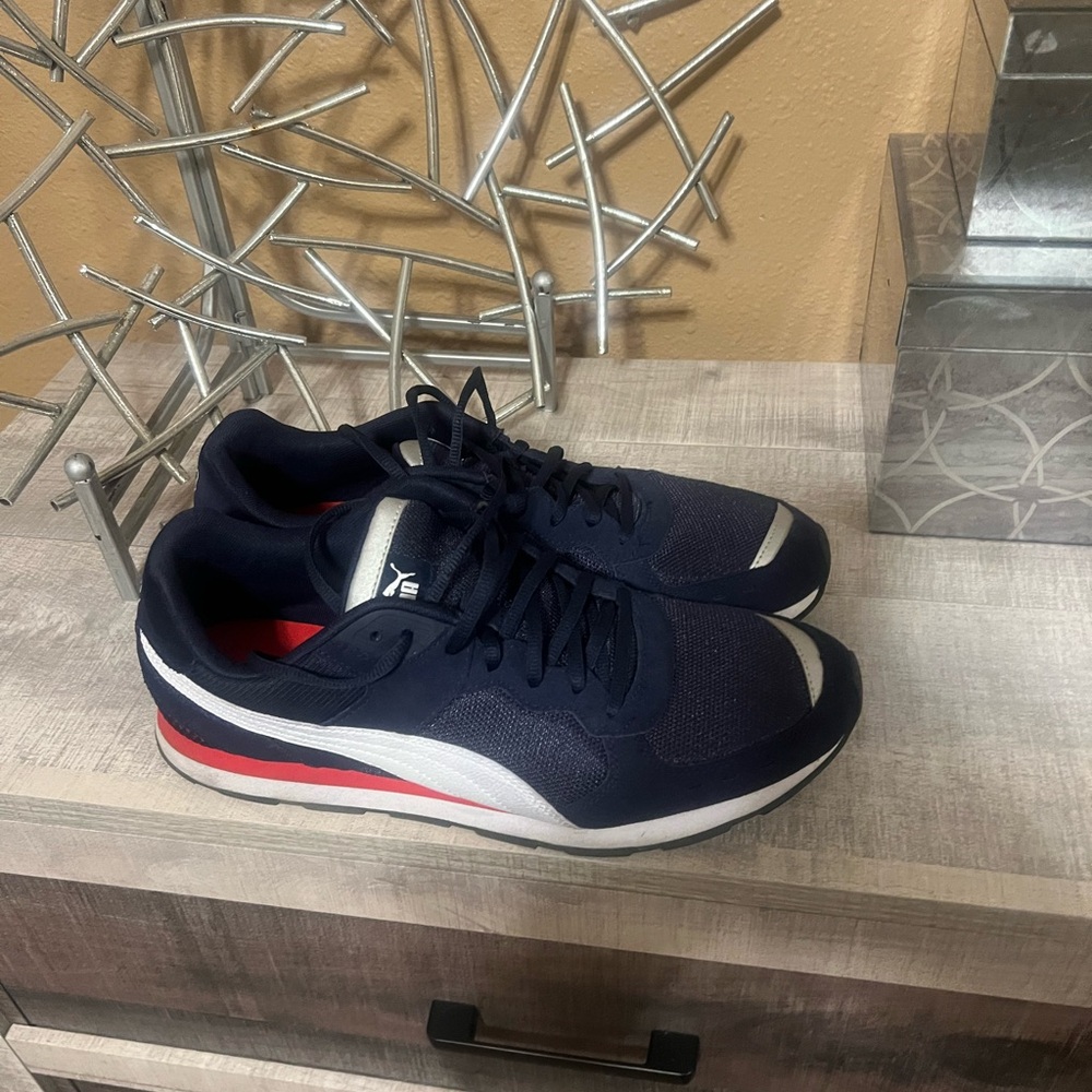 Puma sneakers sz 12